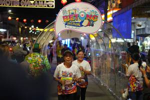 BIB: 1587
                            <button type="button" onclick="openModal(21831653)" class="btn btn-primary btn-sm float-right btn-popup" data-toggle="modal" data-target=".modal-high-quality">
                        <i class="fas fa-shopping-cart"></i> Add to Cart
                    </button>
                                            <button type="button" onclick="isThisMe(21831653, true)" class="btn btn-success btn-sm float-right btn-popup btn-isme hidden" data-toggle="tooltip" data-placement="bottom" title="นี่คือรูปของคุณใช่ไหม คลิกที่นี่เพื่อเอาเข้าอัลบั้ม">
                        <i class="fas fa-plus"></i> Add to album
                    </button>
                    <button type="button" onclick="isThisMe(21831653, false)" class="btn btn-warning btn-sm float-right btn-popup btn-isnotme hidden">
                        <i class="fas fa-ban"></i> Remove from album
                    </button>